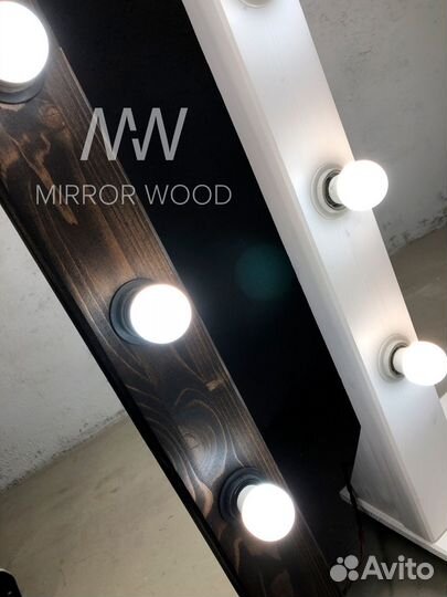 Гримерное зеркало с лампочками на колесиках