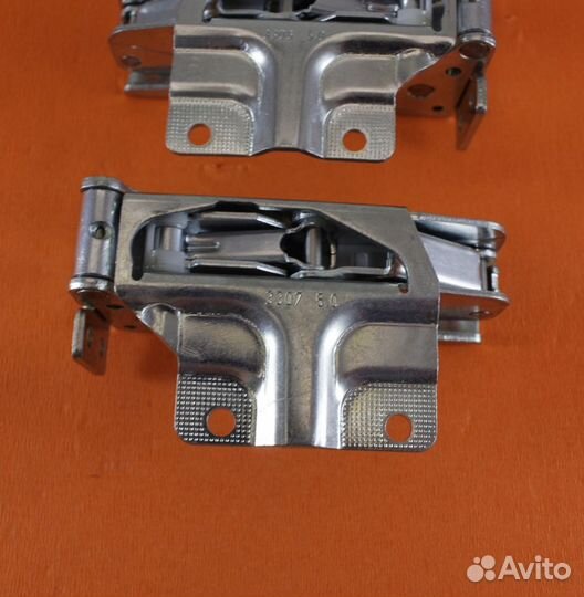 Петли двери холодильника Bosch (481147)