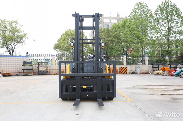 Вилочный погрузчик Shantui SFD70, 2023