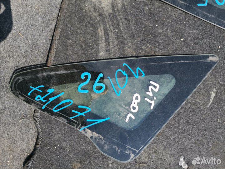 Форточка кузова передняя левая Honda Fit GD1