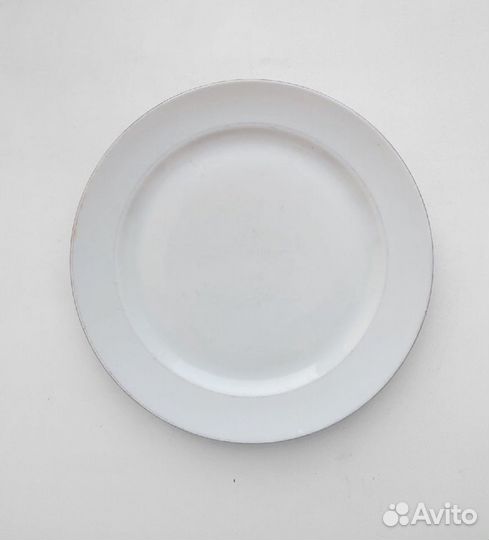 Тарелка из фарфора Henneberg Porzellan 1777 гдр