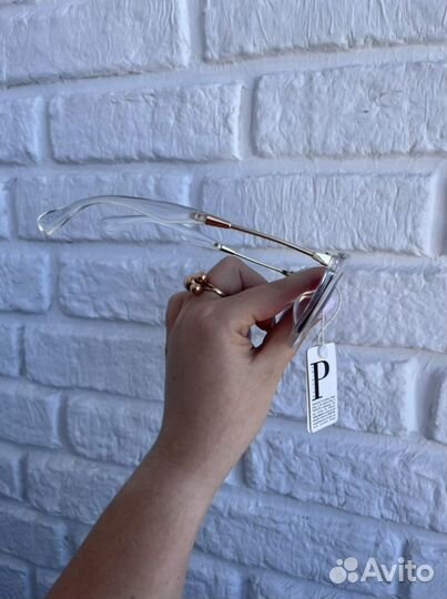 Очки новые в прозрачной оправе
