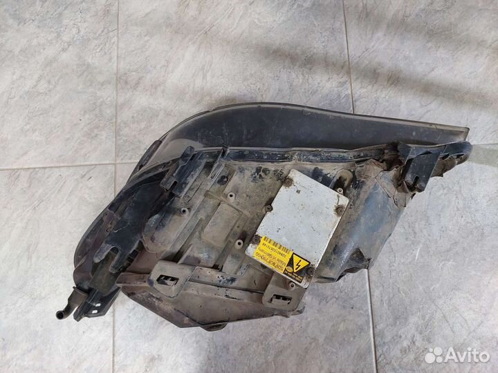 Фара ксеноновая правая передняя BMW 5 e60