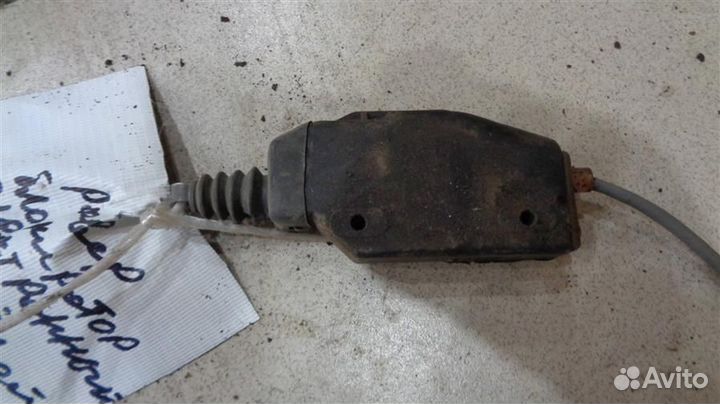 Активатор замка двери задней левой Land Rover Dis