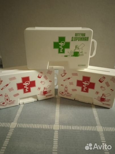 Контейнеры для хранения мелочей и аптечки