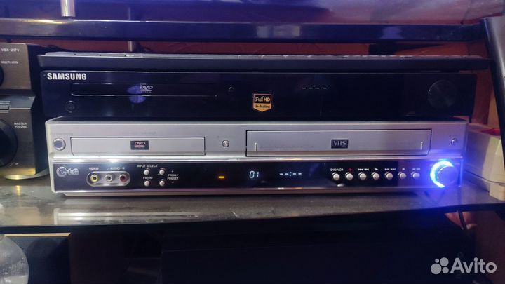 LG проигрыватель DVD дисков и VHS кассет
