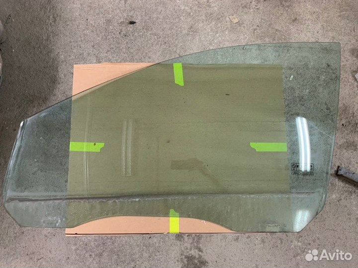 Стекло двери переднее левое Ford Focus 2 хэтчбек