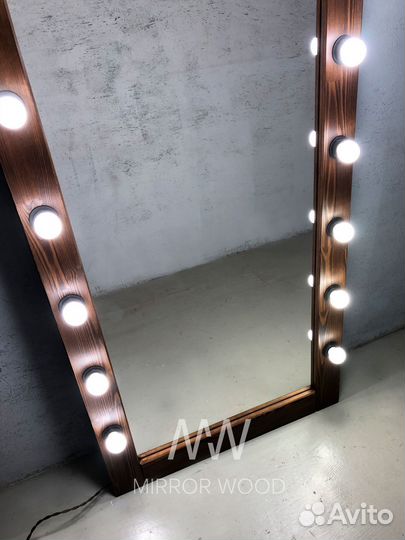 Гримерное зеркало с лампочками