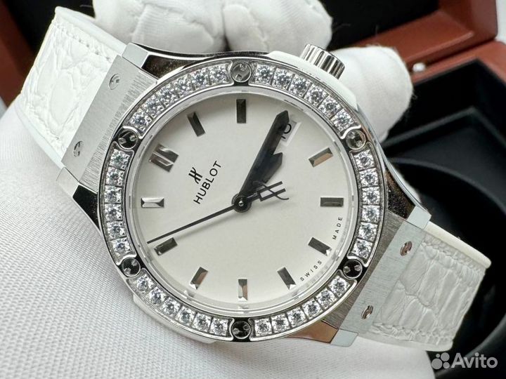 Часы Hublot white