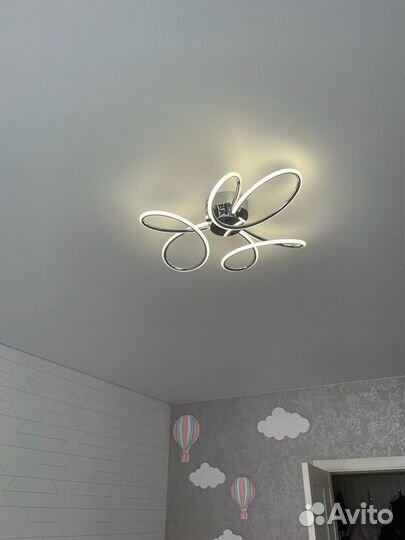 Продам люстру