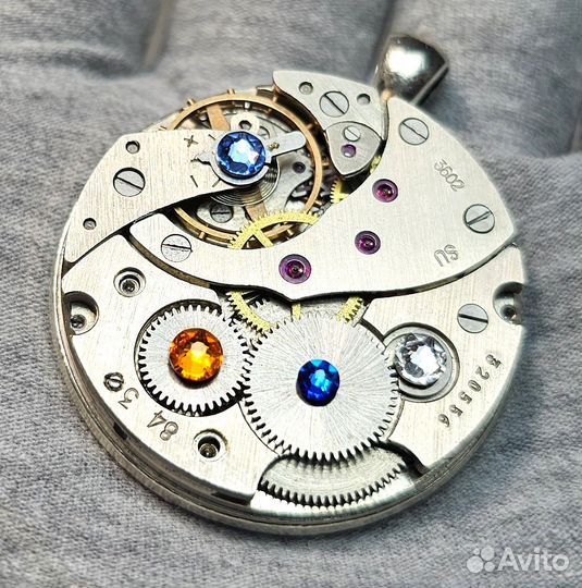 Кулон из часового механизма с кристаллами Сваровск