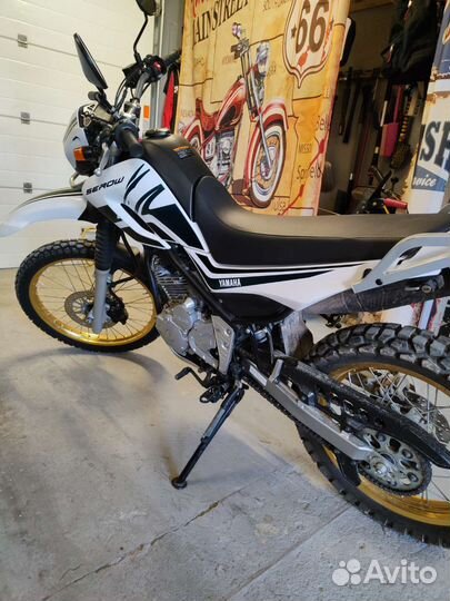 Мотоцикл Ямаха Серов 250