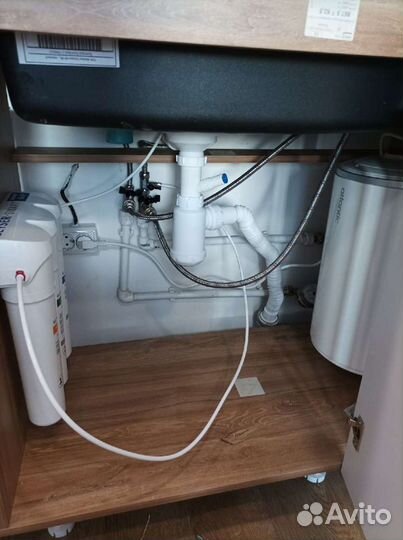 Услуги сантехника. Установка смесителя