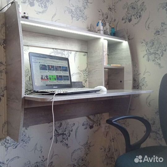 Компьютерный стол навесной