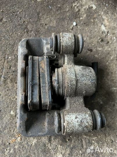 Chery tiggo задний правый суппорт