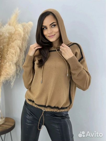 Кофта с капюшоном женская