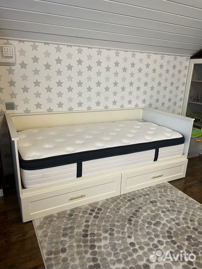 Кровать детская с матрасом