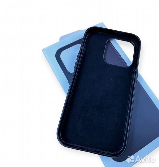 Чехол кожаный с MagSafe для iPhone