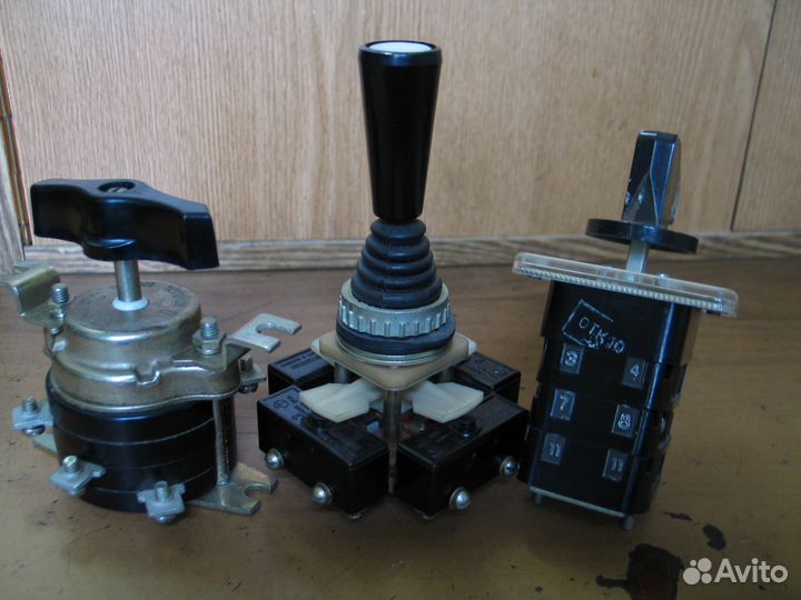 Кнопки, переключатели, тумблеры