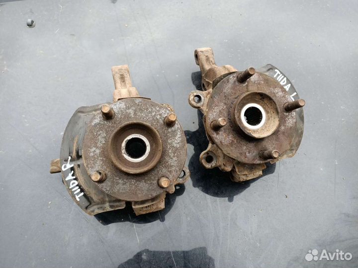 Поворотный кулак левый/правый Nissan Tiida C11