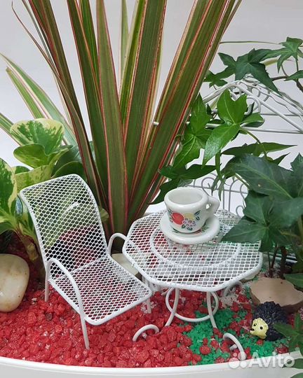 Цветочные композиции с фигурками