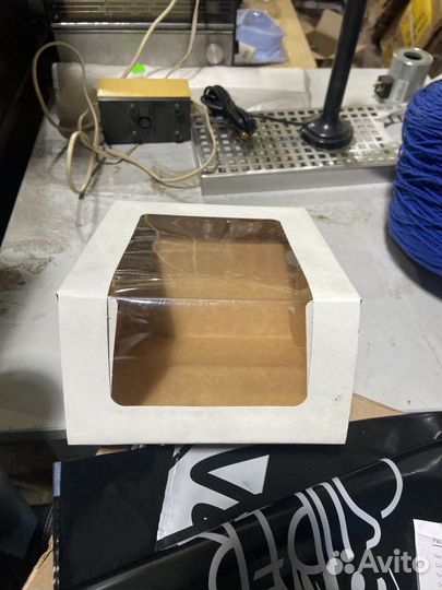 Коробки для тортов с окном 180*180*100