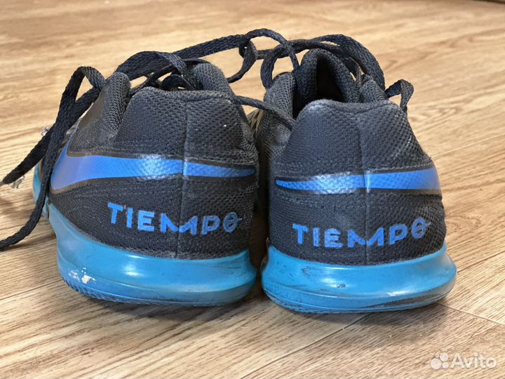 Футбольные бутсы nike