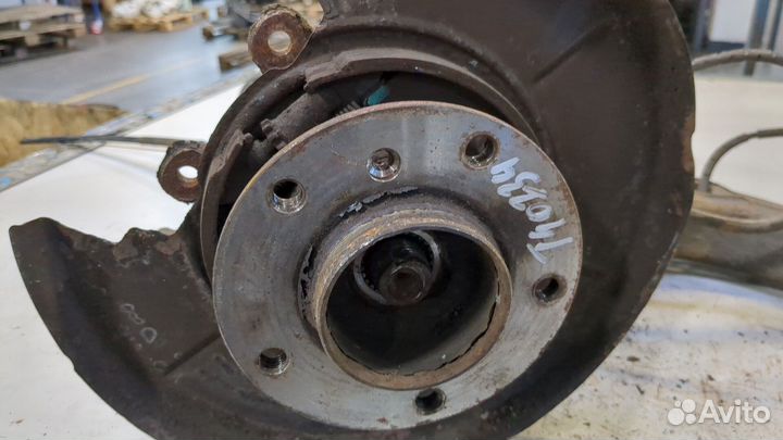 Ступица (кулак, цапфа) правая задняя BMW Z4 E85