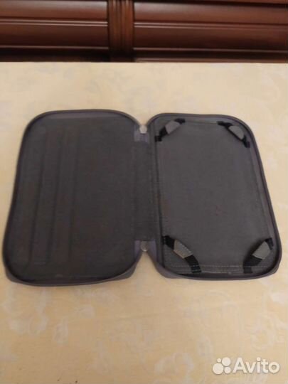 Белый планшет samsung с чехлом б/у (гугл не вкл)