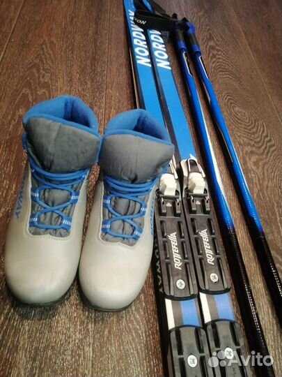 Лыжные ботинки +лыжи с палками nordway