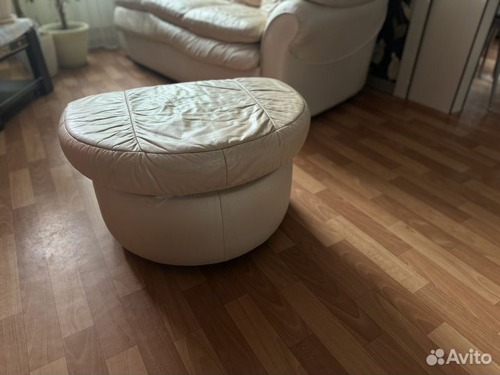 Диван раскладной кожанный с креслом и пуфом