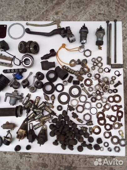 Остатки запчастей для муравей