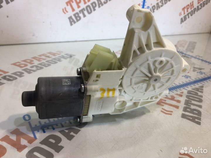 Моторчик стеклоподъемника задний правый Прав