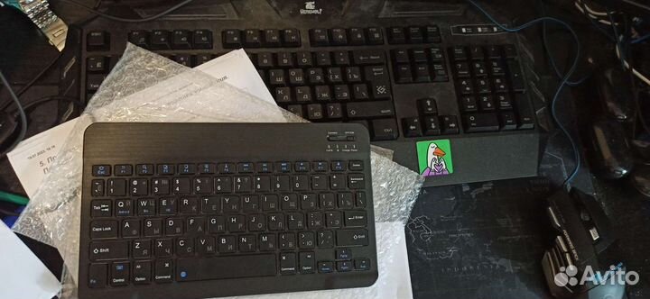 Клавиатура беспроводная (блютуз-клавиатура)