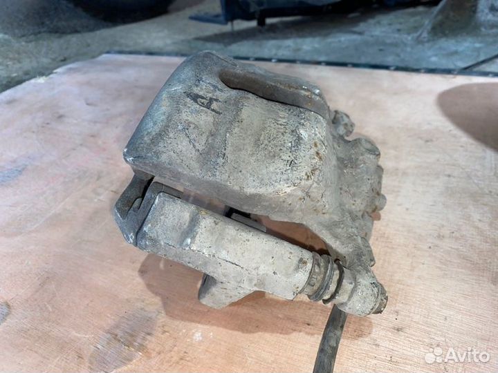 Суппорт передний левый Skoda Octavia А7 2