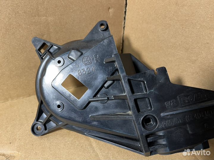 Крепление правое зеркала Toyota RAV4 30 Рестайл