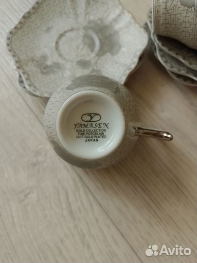 Кофейные чашки с блюдцами