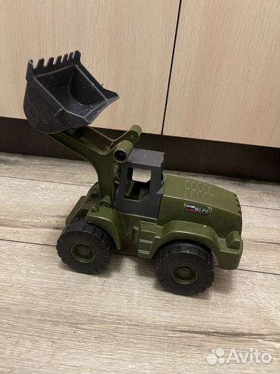 Трактор игрушки
