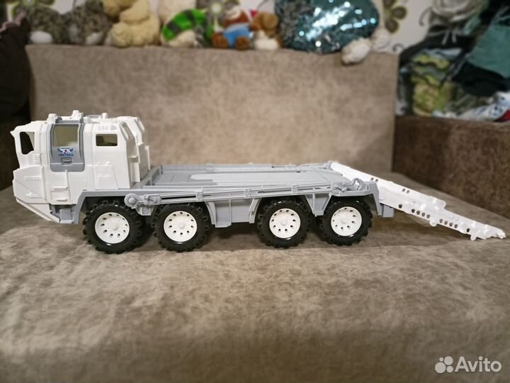 Игрушки для мальчика, машинка, танк