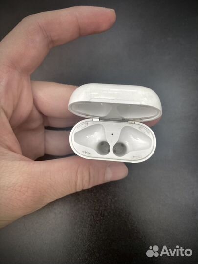 Оригинальный кейс Airpods 2