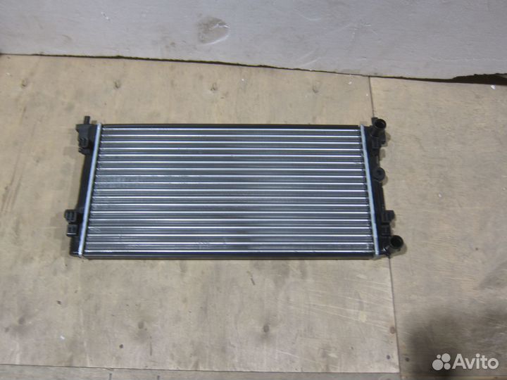 Радиатор двигателя Volkswagen Polo 5