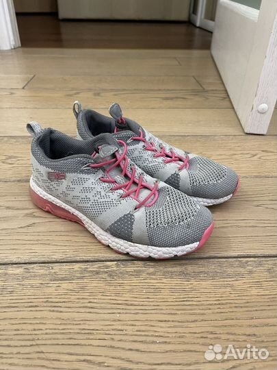 Кроссовки женские