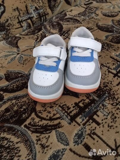 Кроссовки детские