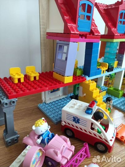 Lego duplo большая больница
