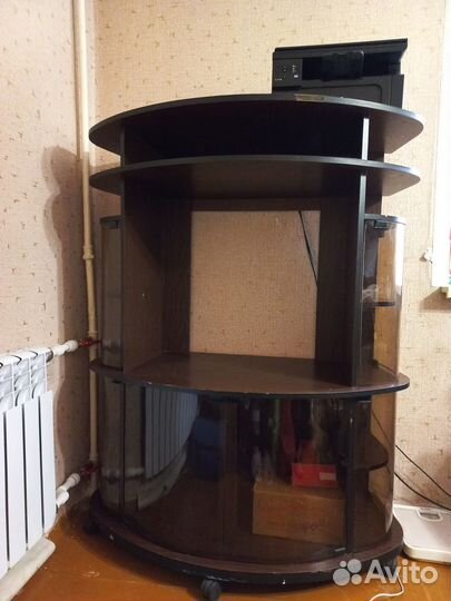 Большая тумба с полками и стеклом