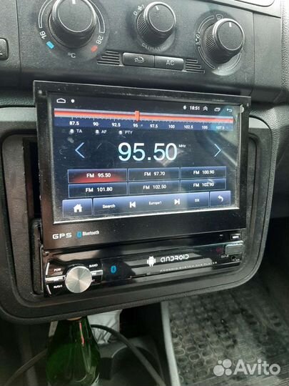 Автомагнитола с выдвижным экраном