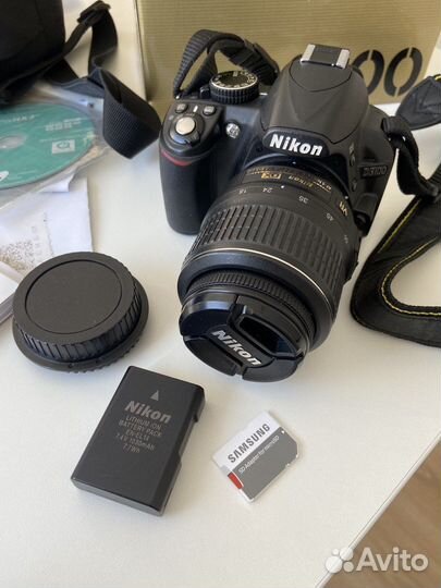 Зеркальный фотоаппарат Nikon D3100