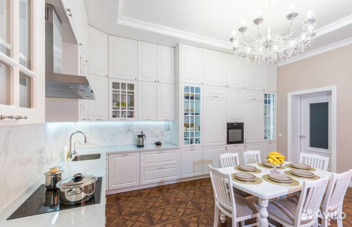 Угловой кухонный гарнитур современный