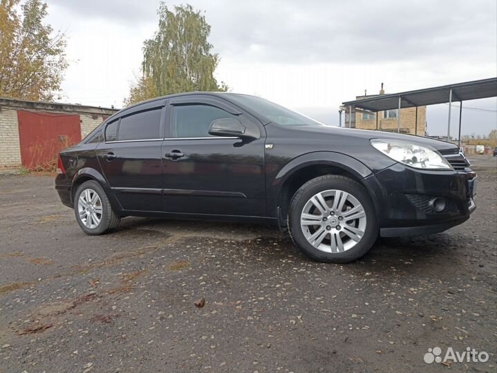 Opel Astra 1.6 МТ, 2011, 150 000 км