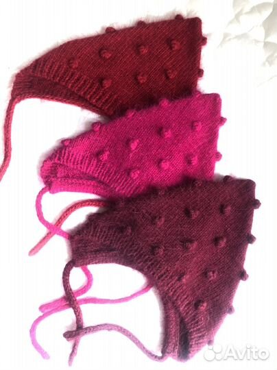 Очень симпатичная шапочка с шишечками для девочки